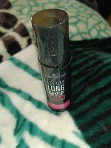 Hilary Rhoda Makeup Fixer