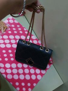 La Glare Sling Bag