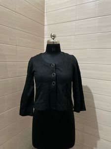 H&amp;M Elegant Black Cropped Jacket