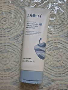 Plum Niancinamide Face Wash