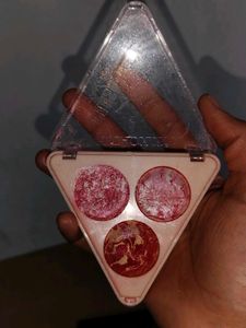 Beautiful Pink Shade Triangle Bluser+Highlighter