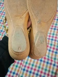 GOLD COLOUR HEELS