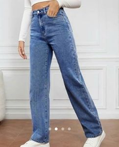 Stylish Straight Leg Jeans