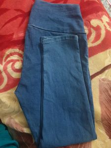 High-Waisted Denim Capri Jeans
