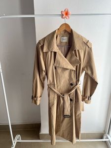 CLASSIC BEIGE TRENCH COAT