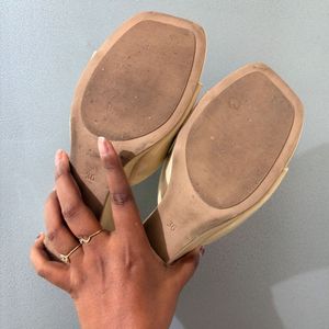 Zudio Cream Heels For Women
