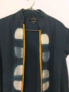 Beautiful Indigo Printed Sleeveless Long Shrug
