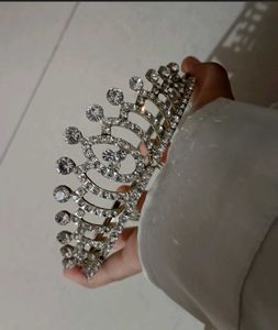 Sparkling Rhinestone Tiara With Combo Hair Pin