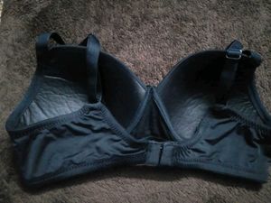 black paded t-shirt bra