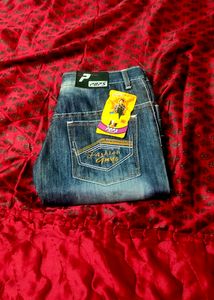 Men&#39;s Denim Jeans Pant, New Stock But Folding Line