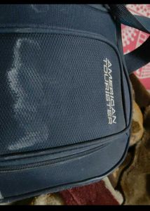 American Tourister duffel bag with wheel