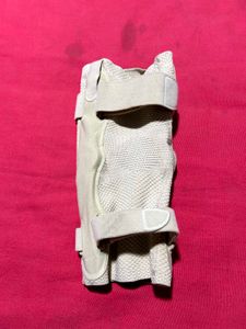 Bauerfeind GenuTrain S Knee Support (Left Leg)