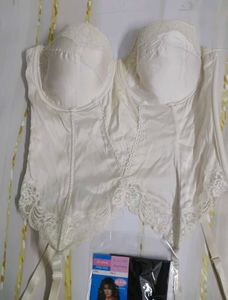 (856)Vintage White Lace Lingerie Corset