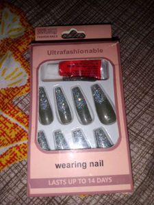 Sparkly Press-On Nails