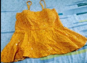 Sleeveless Golden Padded Top