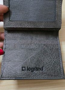 Stylish Bi-fold Wallet