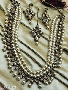 neckset available