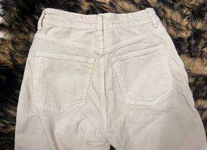 H&amp;M WHITE STRAIGHT FIT JEANS