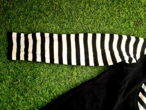 🔥SALE🔥Stripe Sweatshirt M Or L