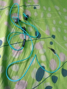 Real Boult Earphone. But Only One Ear Working.