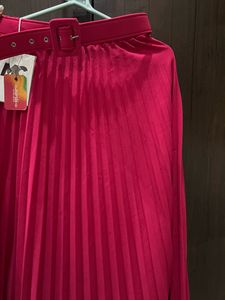 Brand-new Pink pleated skirt🎀