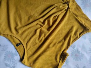 Mustard Basic Knotted Tee 💛