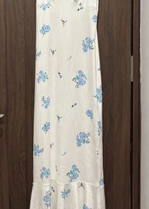 a beautiful sun dress with pretty blue flowers 🌷