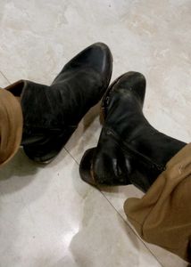 black leather boots👢