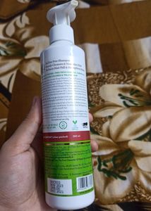 Mamaearth Onion Shampoo With Onion and Plant Keratin