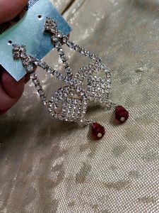 Beautiful Earings White Stones