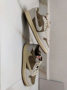 NIKE TRAVIS SCOTT SHOE IN CREAM