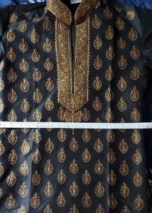Brand New Luxurious Kurta, Never Worn. Best For Navaratri And Merriage Function. You Will Not Regret Buying This.