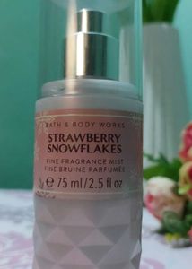 Strawberry Snowflakes by Bath and Body Works, 10ml