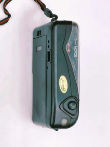 Yashica 35mm Film Camera with Flash 📸