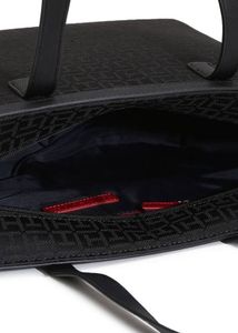 TH BRAND NEW HAND BAG