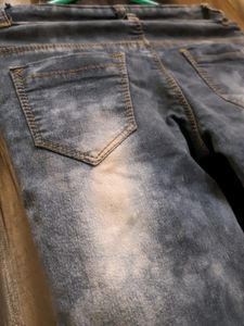 Women Stylish Slim Fitted Faded Jeans (Dark Grey)