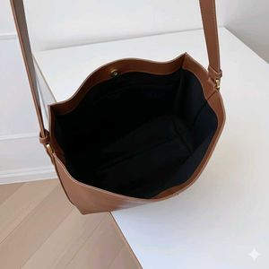 Korean Hobo Bag 🌲🐻