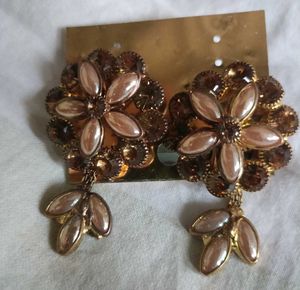 🌸 Elegant Floral Jewelry Set – Necklace & Earring