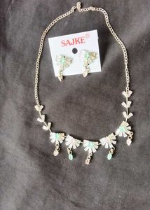 Cute Silver Tone Necklace &amp; Earring Set