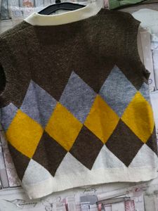Sleevless Sweater For Girls