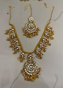 Kundan Jewelry Set