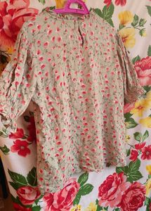 Women&#39;s Floral Top with Elasticated Sleeves! 🌸