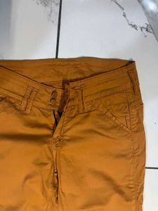 Mustard Skinny Pant With Pockets.