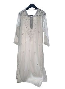 Chikankari kurta with mirror work
