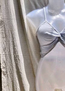 13315 CUTE FRONT TWIST TOP