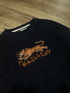 Thrilling Tiger Graphic Sweatshirt