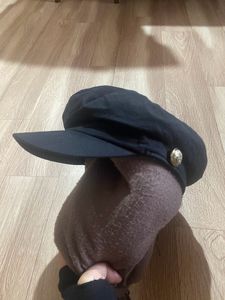 Caps