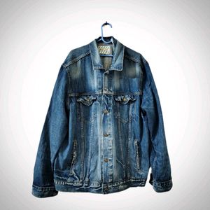 Vintage Denim Jacket - Classic Style