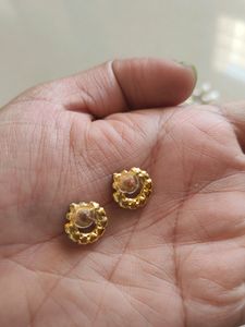 Circular Earrings With Blue And Gloden Stones