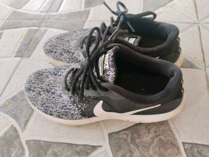 OG Nike Flex Contact Workout Shoes
